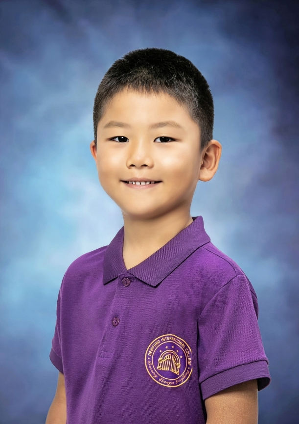 스스로 쓰기 활동에 집중하는 아이